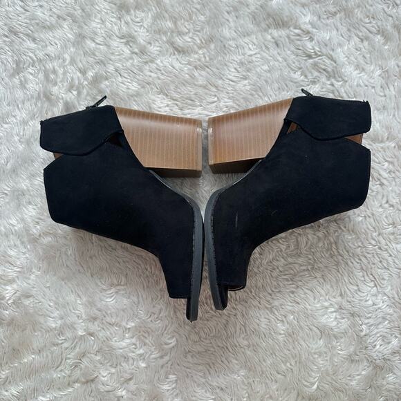 NWOT Qupid Peep Toe Blocked Heeled Booties Size 6 Black Faux Suede Open Toe - Picture 5 of 6